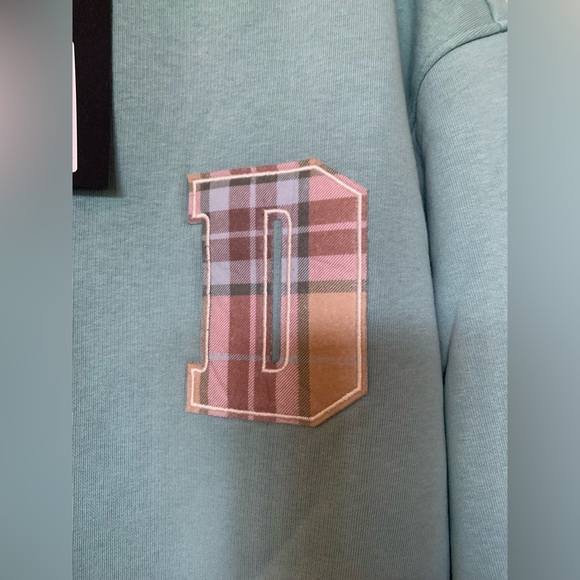 D.RT “D” Plaid Sweatshirt NWT 🌴 - Picture 4 of 12